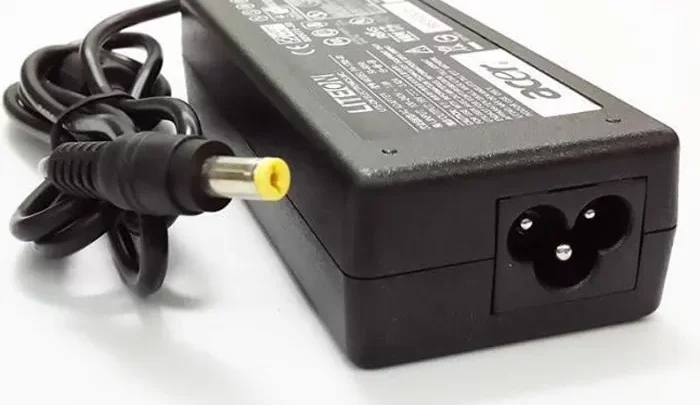 Chargeur d’ordinateur portable : pourquoi une bonne tension ne suffit pas