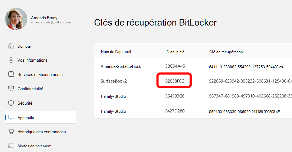 Page Microsoft des clés de récupération BitLocker, avec l'identifiant d'une entrée encadré en rouge pour le comparer à celui du PC.